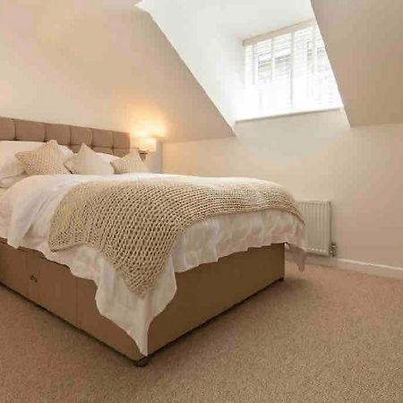 Lovely 4 Bed House Central บอร์นมัธ ภายนอก รูปภาพ