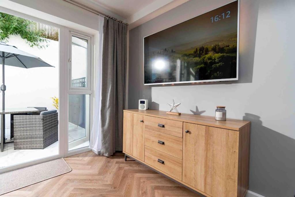 Lovely 4 Bed House Central บอร์นมัธ ภายนอก รูปภาพ