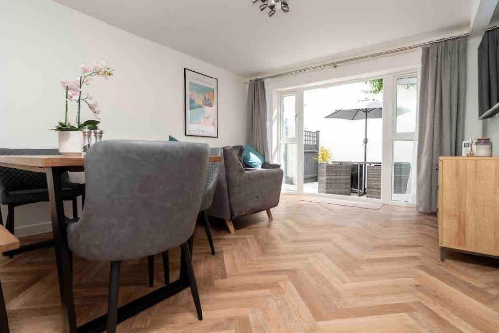 Lovely 4 Bed House Central บอร์นมัธ ภายนอก รูปภาพ